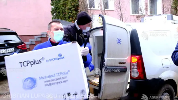 Primele 500 de doze de vaccin anti-COVID-19 au ajuns, duminică dimineaţă, la Botoşani