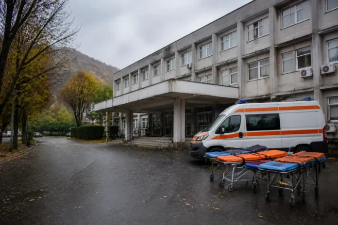 13 persoane au ajuns la Spitalul Curtea de Argeș după un eveniment din Arefu
