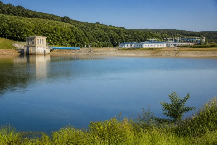 Criza apei din Pitești s-a încheiat. Lacul Budeasa a revenit la parametri normali