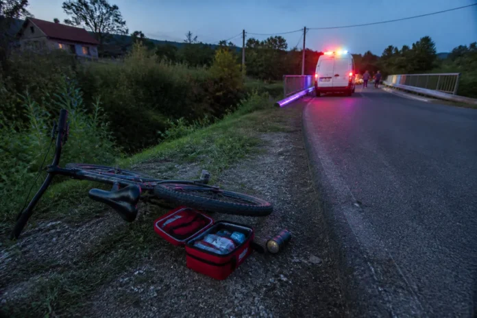 Pompierul Ene Cristian a salvat un biciclist inconștient în Călinești