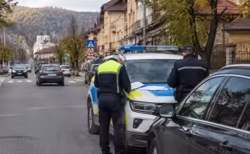Autoturism radiat din iulie, depistat în trafic la Câmpulung