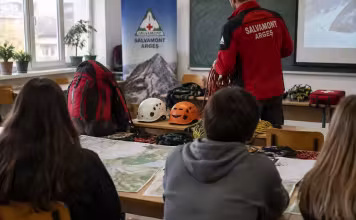 Salvamont Argeș, lecție de siguranță montană pentru elevii unei școli din București